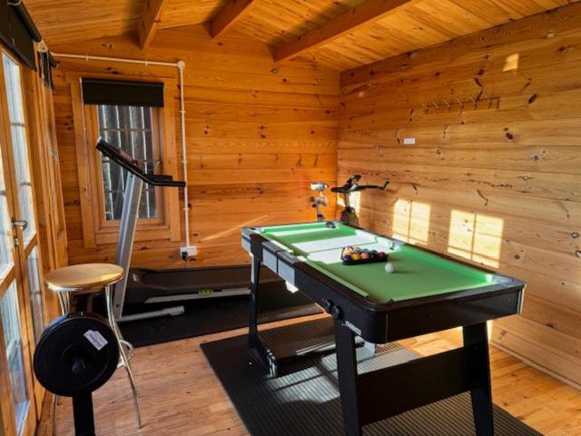 Netflix Home Jacuzzi Gym Fast Wifi Ps5 Free Parking 2 Spaces Hereford Exterior photo